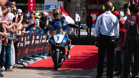 Aldi Mahendra, pebalap Indonesia di World Supersport 300 Kejuaraan Dunia Superbike 2024. Foto: Instagram @teambrcorse