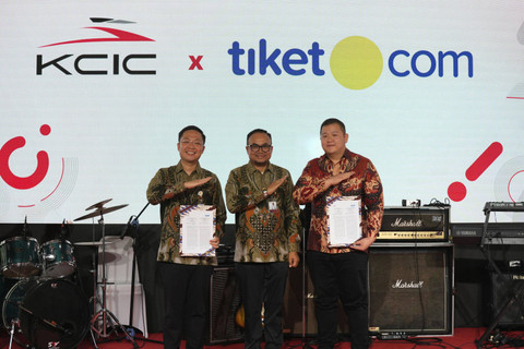 Kerja sama tiket.com dan KCIC membuka kanal penjualan kereta cepat Whoosh di platform tiket.com. Foto: tiket.com