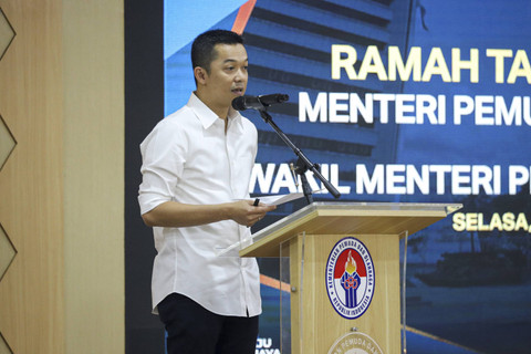 Wakil Menpora Taufik Hidayat menyampaikan sambutan saat ramah tamah Menpora dengan Wamenpora di Kantor Kemenpora, Jakarta, Selasa (22/10/2024). Foto: Iqbal Firdaus/kumparan