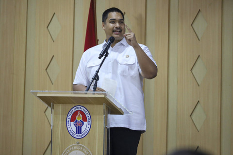 Menpora Dito Ariotedjo memberikan sambutan pertanyaan wartawan saat ramah tamah Menpora dengan Wamenpora di Kantor Kemenpora, Jakarta, Selasa (22/10/2024). Foto: Iqbal Firdaus/kumparan