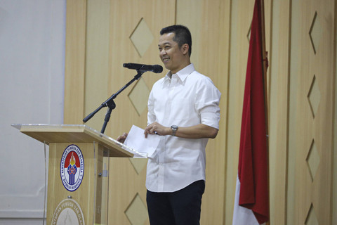Wakil Menpora Taufik Hidayat menyampaikan sambutan saat ramah tamah Menpora dengan Wamenpora di Kantor Kemenpora, Jakarta, Selasa (22/10/2024). Foto: Iqbal Firdaus/kumparan