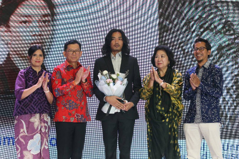 Anugerah penghargaan UOB Painting of the Year (POY) 2024. Foto: dok. UOB Indonesia