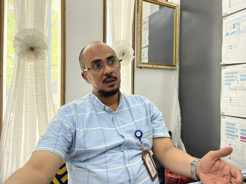 Kepala Pasar Aksara Jalil Muhammad saat ditemui di kantornya, Jalan Mesjid, Desa Medan Estate, Deli Serdang, Selasa (22/10/2024). Foto: Tri Vosa/kumparan
