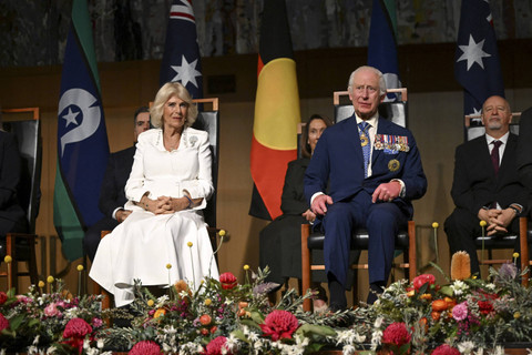 Raja Charles dan Ratu Camilla dari Inggris menghadiri Gedung Parlemen Australia untuk Upacara Penyambutan dan Resepsi Parlemen, Canberra, Australia, Senin (21/10/2024). Foto: Victoria Jones/Pool via Reuters