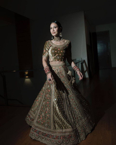 Tampilan Pevita Pearce mengenakan lehenga saat henna night sebelum pernikahan. Foto: Instagram @pevpearce