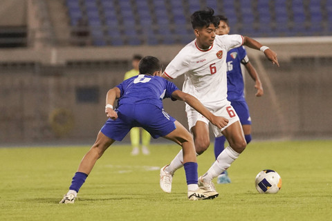Aksi Evandra saat Timnas U-17 Indonesia vs Kuwait dalam matchday perdana Grup G Kualifikasi Piala Asia 2025 di Abdullah Al Khalifa Stadium, Rabu (23/10) malam WIB. Foto: Dok. PSSI