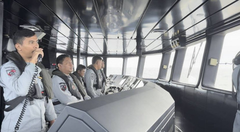 Bakamla RI Intercept China Coast Guard coba masuk kembali ke Wilayah Yurisdiksi Indonesia. Foto: Dok. Bakamla