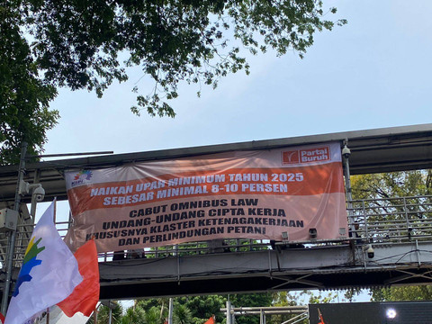 Demo Partai Buruh dan Aliansi Buruh di Patung Kuda, Jakarta Pusat pada Kamis (24/10). Foto: Abid Raihan/kumparan