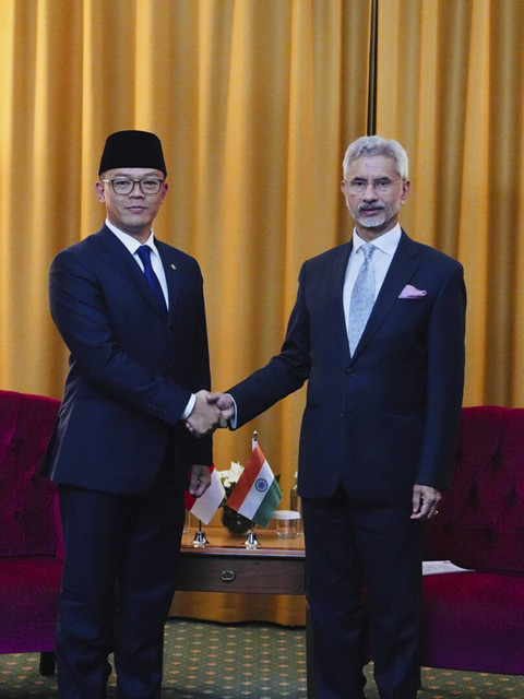  Menteri Luar Negeri RI Sugiono telah melakukan pertemuan bilateral dengan Menteri Luar Negeri India S. Jaishankar, di sela-sela Konferensi Tingkat Tinggi BRICS Plus di Kazan, Rusia (23/10/2024).  Foto: Dok. Kemlu RI