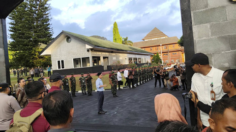 Wapres Gibran Rakabuming Raka tiba di Akmil Magelang, Kamis (24/10/2024). Foto: Arfiansyah Panji Purnandaru/kumparan