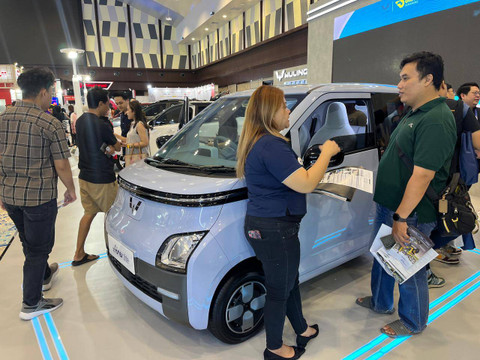 Pada gelaran Gaikindo Indonesia International Auto Show (GIIAS) Semarang 2024 Wuling perkenalkan Air EV Long Range. Foto: Fitra Andrianto/kumparan