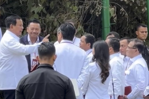 Prabowo Subianto saat retreat Kabinet Merah Putih di Akmil Magelang, Jumat (25/10/2024). Foto: Instagram/ @bimaaryasugiarto