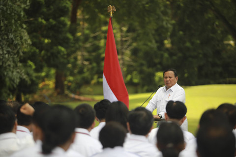 Presiden Prabowo Subianto memberikan pengarahan di Reatreat Kabinet Merah Putih di kawasan Akmil, Magelang, Jawa Tengah, Jumat (25/10/2024). Foto: Dok. Tim Media Prabowo Subianto