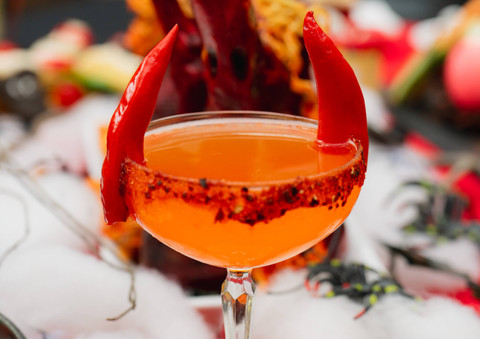 Pullman Bali Legian Beach menawarkan paket makan malam penuh imajinatif dalam rangka menyambut pesta Halloween. Foto: dok.Pullman Bali.