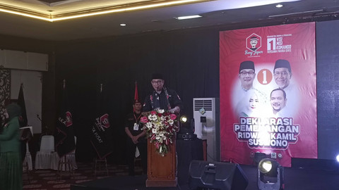 Calon Gubernur Jakarta Ridwan Kamil menerima deklarasi dukungan dari Ormas Bang Japar yang dipimpin oleh Anggota DPD RI Fahira Idris di Setiabudi, Jaksel, Sabtu (26/10/2024).  Foto: Thomas Bosco/kumparan