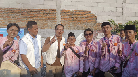 Calon Gubernur Jakarta nomor urut satu Ridwan Kamil blusukan di kawasan Pulogebang, Jakarta Timur, Sabtu (26/10/2024). Foto: Thomas Bosco/kumparan