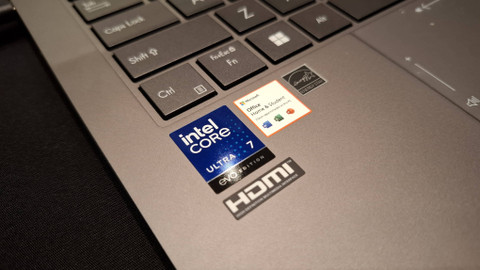 Asus Zenbook S 14 OLED (UX5406). Foto: Muhammad Fikrie/kumparan