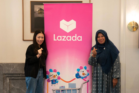 Pemilik bisnis madu Al-Mubarokah, Ika Puspa Sari dalam acara Lazada (25/10/2024). Foto: Lazada