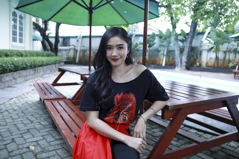 Febby Rastanty pemeran film Wanita Ahli Neraka saat berkunjung ke kantor kumparan, Jakarta, Senin (28/10/2024). Foto: Syawal Febrian Darisman/kumparan