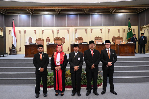 Foto Wakil II, Kepala Pengadilan Negeri Kota Yogyakarta, Penjabat Wali Kota Yogyakarta, Ketua DPRD dan Walik I DPRD Kota Yogyakarta. Foto: Pemkot Yogya