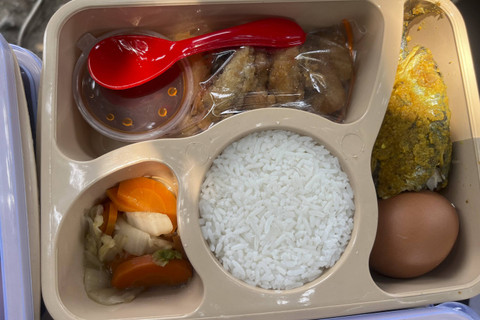 Menu Makan Siang Bergizi Gratis dalam simulasi KKP di Pulau Untung Jawa, Kepulauan Seribu, Selasa (29/10). Foto: Widya Islamiati/kumparan