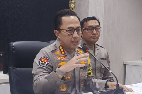 Kabid Humas Polda Metro Jaya Kombes Pol Ade Ary Syam Indradi menjawab pertanyaan wartawan saat dijumpai di Mapolda Metro Jaya, Selasa (29/10/2024). Foto: Thomas Bosco/kumparan
