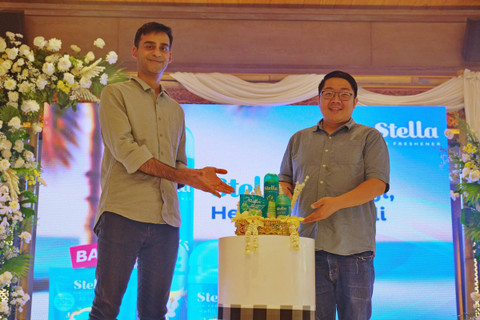 Abhinav Dwivedi, Marketing Director Godrej Consumer Products Indonesia (kiri) dan Felix Sentana, Brand Head Stella (kanan). Foto: dok. Stella