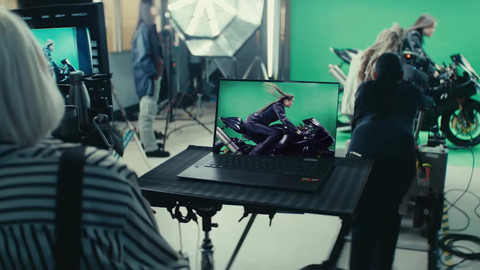 Ilustrasi mengedit video di laptop AI. Foto: AMD