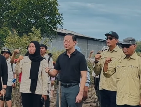 Tom Lembong (kaus hitam) memperingati Sumpah Pemuda 28 Oktober 2024 di Aceh. Foto: INstagram/@tomlembong