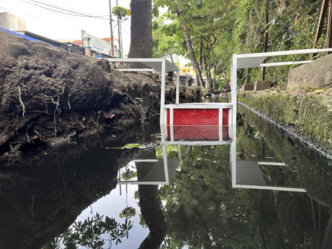 Jago Coffee manfaatkan ampas kopi untuk alat pembasmi nyamuk bernama Mosquito Ground Stopper yang akan dipasang di got-got. Foto: Dok. Jago Coffee