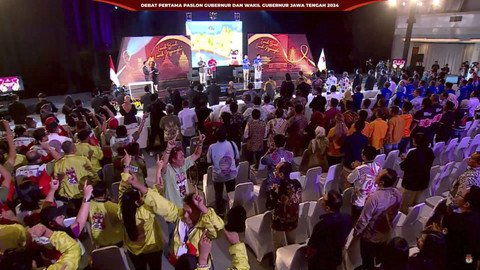 Suasana debat pertama pasangan calon Gubernur dan Wakil Gubernur Jawa Tengah tahun 2024, Rabu (30/10/2024). Foto: YouTube/ KPU Jateng