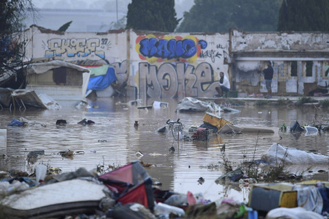 Sebuah daerah kumuh yang terendam banjir terlihat di Picanya, dekat Valencia, Spanyol timur, Rabu (30/10/2024). Foto: Jose Jordan/AFP