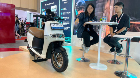 Motor listrik Electrum di IMOS 2024.  Foto: Trio Witjaksono/kumparan