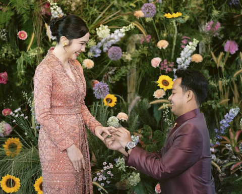 Febby Rastanty dilamar kekasih. Foto: Instagram/ @febbyrastanty