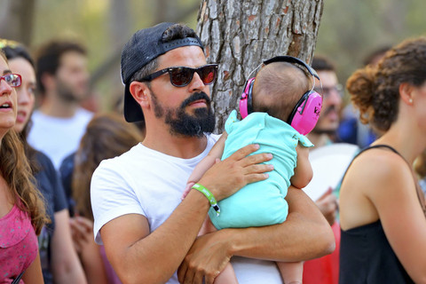 Ilustrasi Bayi Pakai Headphone. Foto: Shutterstock