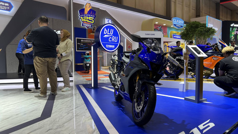 Jajaran sepeda motor Yamaha di IMOS 2024. Foto: Trio Witjaksono/kumparan