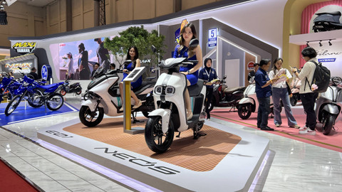 Jajaran sepeda motor Yamaha di IMOS 2024. Foto: Trio Witjaksono/kumparan