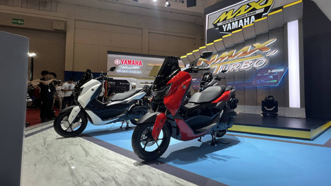Jajaran sepeda motor Yamaha di IMOS 2024. Foto: Trio Witjaksono/kumparan