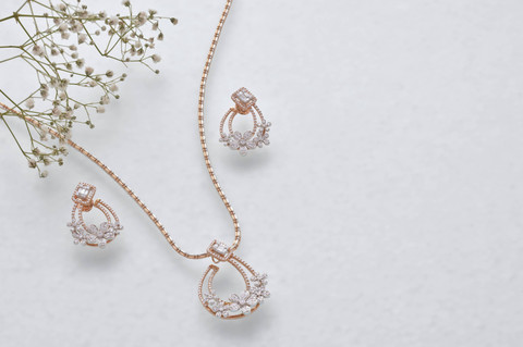 Ilustrasi perhiasan rose gold. Foto: Shutterstock
