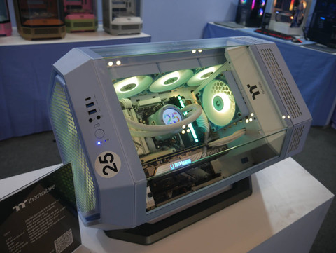 Thermaltake memamerkan casing PC di Indocomtech 2024. Foto: Dok. Indocomtech