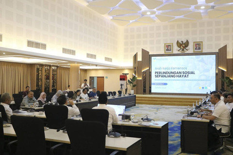 Suasana rapat koordinasi Menko Pemberdayaan Masyarakat di Jakarta, Kamis (31/10/2024). Foto: Instagram/ @cakiminow