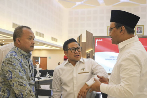 Menteri Koordinator Pemberdayaan Masyarakat Muhaimin Iskandar bersama Menteri Sosial Saifullah Yusuf saat rapat koordinasi Menko Pemberdayaan Masyarakat di Jakarta, Kamis (31/10/2024). Foto: Instagram/ @cakiminow