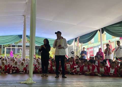 Wamensos Agus Jabo melakukan kunjungan kerja ke Bambu Apus di Cipayung, Jakarta Timur pada Jumat (1/11/2024). Foto: Abid Raihan/kumparan