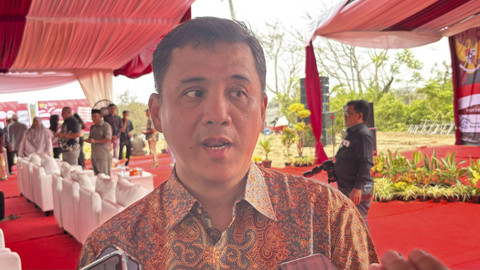 Komisaris Utama Bumi Samboro Sukses Antonio dalam groundbreaking rumah gratis untuk MBR sumbangan dari swasta di Kabupaten Tangerang Banten, Jumat (1/11/2024). Foto: Ave Airiza Gunanto/kumparan