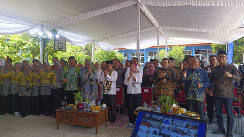Mendikdasmen Abdul Mu'ti melakukan kunjungan ke SDN 59 Palembang, Jumat (1/11/2024). Foto: Thomas Bosco/kumparan