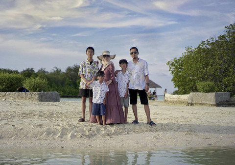 Bachman alias Wox, drummer Matta Band bersama keluarga. Foto: Instagram/ @bachman.jr