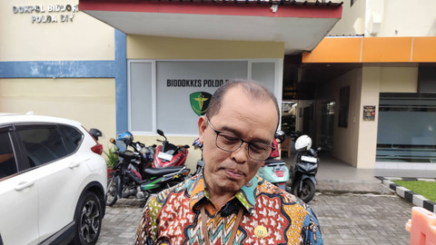 Sekda DIY Beny Suharsono memberikan keterangan press terkait Kasus penahanan 278 ijazah di DIY, Jumat (1/11). Foto: Arfiansyah Panji Purnandaru/kumparan