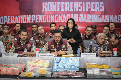 Dittipidnarkoba Bareskrim Polri melaksanakan kegiatan konferensi pers hasil joint operation pengungkapan jaringan narkoba internasional di Bareskrim Polri, Jakarta, Jumat (1/11/2024). Foto: Jamal Ramadhan/kumparan