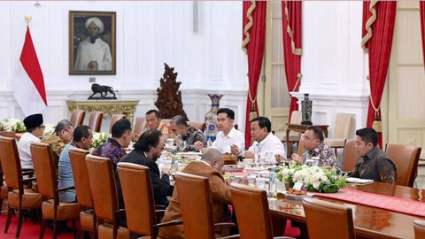 Suasana makan siang bersama Presiden Prabowo dengan para ketua umum dan elite partai pendukung. Foto: Dok. instagram prabowo
