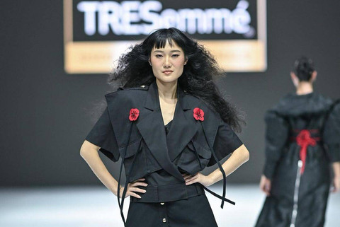 Penampilan model Ayu Gani dalam fashion show Tresemme di JFW 2025. Foto: JFW